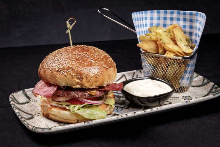 Hamburger THE BISTRO